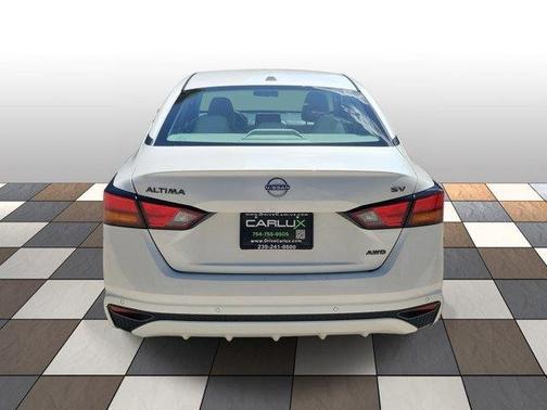 Pearl White Tricoat 2024 Nissan Altima 2.5 SV AWD Sedan