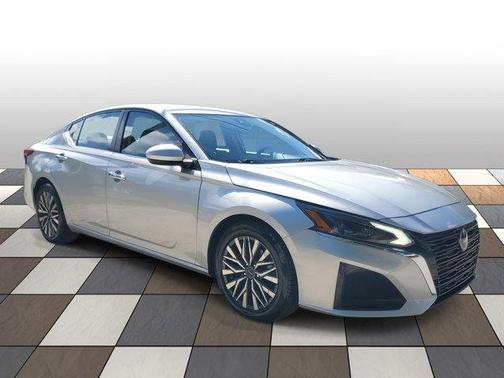Gun Metallic 2023 Nissan Altima 2.5 SV Sedan