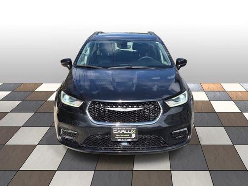 Brilliant Black Crystal Pearlcoat 2022 Chrysler Pacifica Touring L