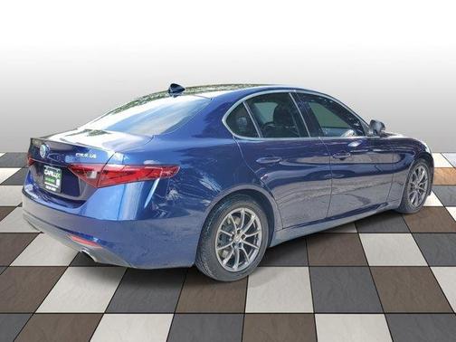 2017 Alfa Romeo Giulia Base