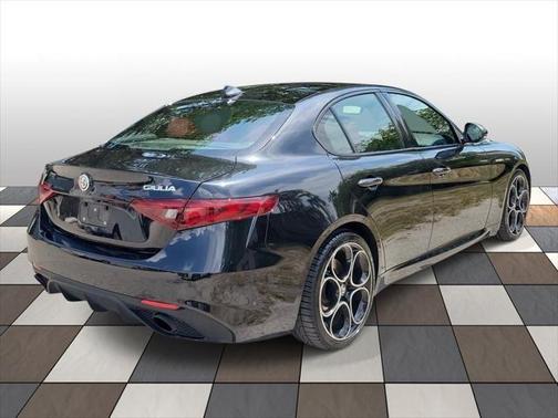 Vesuvio Gray Metallic 2023 Alfa Romeo Giulia Veloce RWD