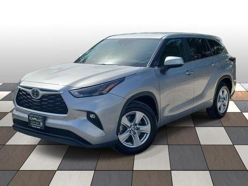 Gray 2024 Toyota Highlander LE