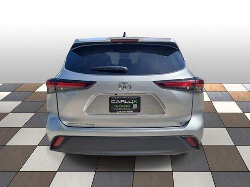 Gray 2024 Toyota Highlander LE