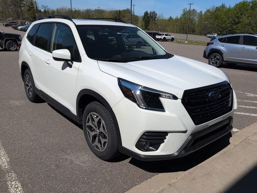 Crystal White Pearl 2022 Subaru Forester Premium
