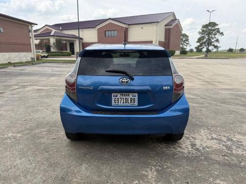 Blue Streak Metallic 2014 Toyota Prius c One