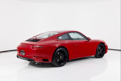 2019 Porsche 911 Carrera