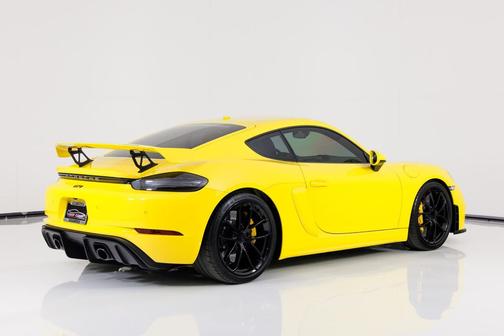 2022 Porsche 718 Cayman GT4