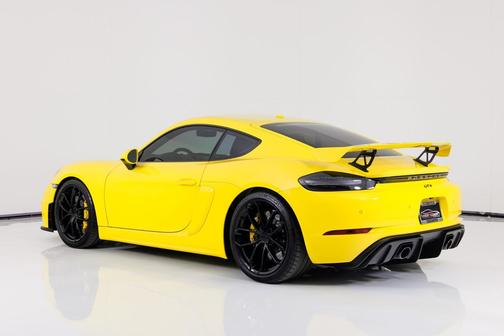 2022 Porsche 718 Cayman GT4