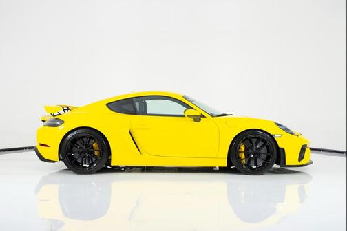 2022 Porsche 718 Cayman GT4