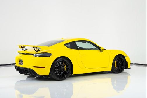 2022 Porsche 718 Cayman GT4