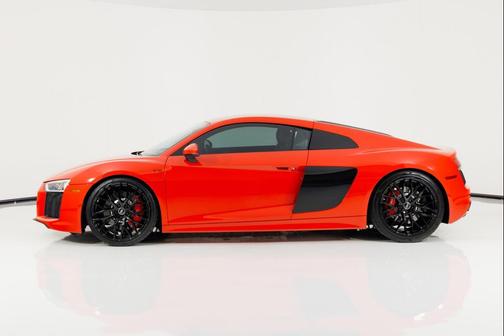 Dynamite Red 2017 Audi R8 5.2 V10
