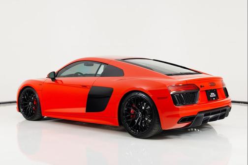Dynamite Red 2017 Audi R8 5.2 V10