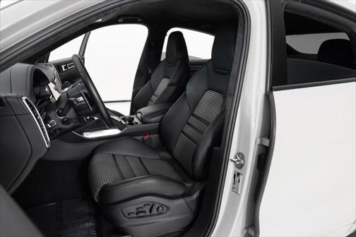 2022 Porsche Cayenne E-Hybrid S