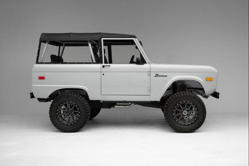 Grey 1971 Ford Bronco