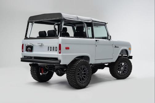Grey 1971 Ford Bronco