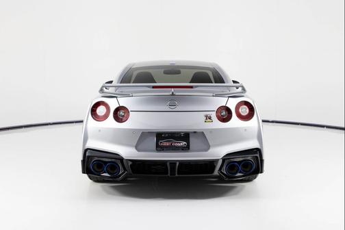 2024 Nissan GT-R T-spec Dual-clutch 6-Speed Transmission