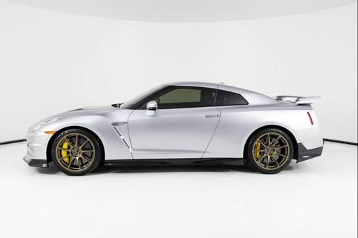 2024 Nissan GT-R T-spec Dual-clutch 6-Speed Transmission