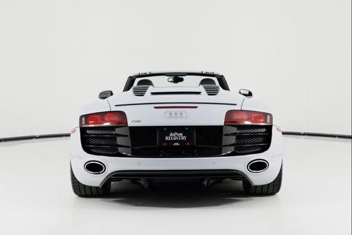 White 2011 Audi R8 5.2 quattro Spyder