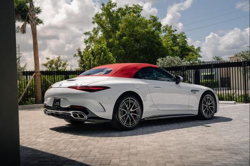 MANUFAKTUR Moonlight White Metallic 2023 Mercedes-Benz AMG SL 55 Base