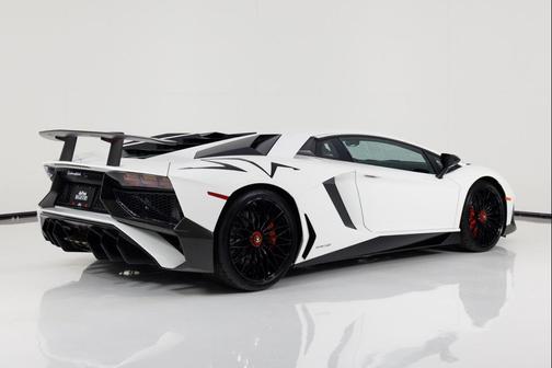 Bianco Opalis 2016 Lamborghini Aventador LP750-4 Superveloce