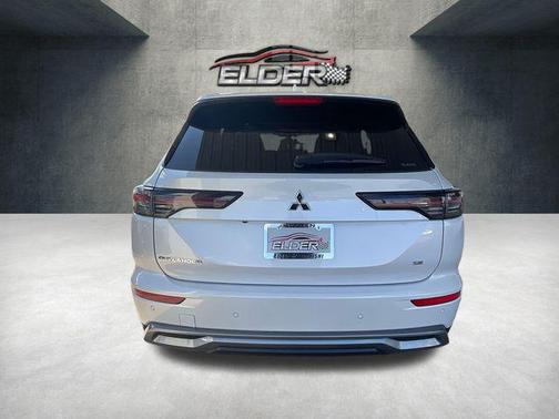 White Diamond 2026 Mitsubishi Outlander SE S-AWC