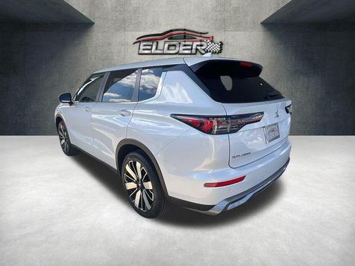 White Diamond 2026 Mitsubishi Outlander SE S-AWC