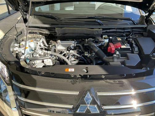 Black Diamond 2026 Mitsubishi Outlander SE