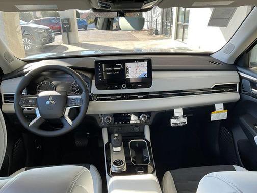 Black Diamond 2026 Mitsubishi Outlander SE