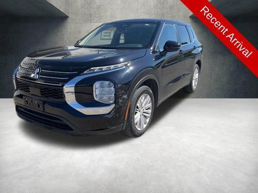 Black 2023 Mitsubishi Outlander ES