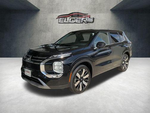 Labrador Black Pearl 2025 Mitsubishi Outlander SE S-AWC