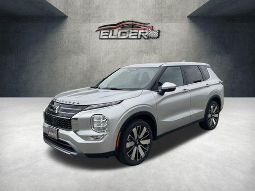 Alloy Silver Metallic 2026 Mitsubishi Outlander SE