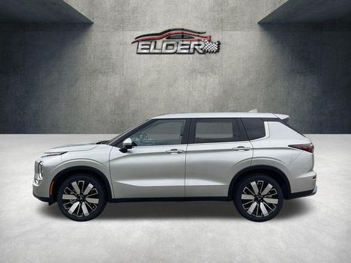 Alloy Silver Metallic 2026 Mitsubishi Outlander SE