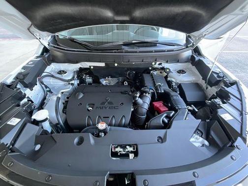 White Diamond 2026 Mitsubishi Outlander Sport SE