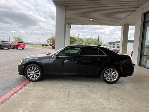 Gloss Black 2021 Chrysler 300 Touring