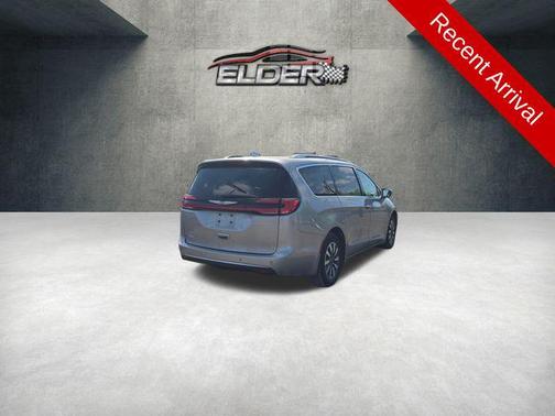 Billet Silver Metallic Clearcoat 2021 Chrysler Pacifica Touring L