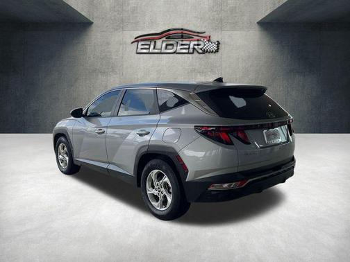 Shimmering Silver 2022 Hyundai TUCSON SE
