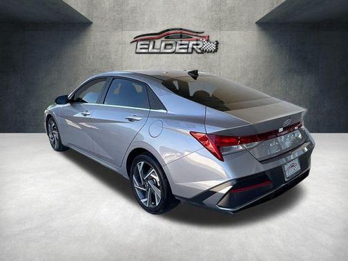 Fluid Metal 2025 Hyundai ELANTRA SEL