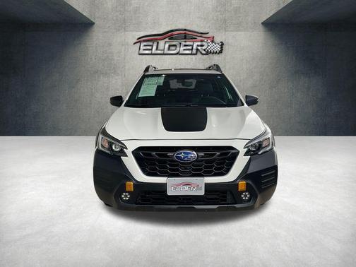 Crystal White Pearl 2022 Subaru Outback Wilderness