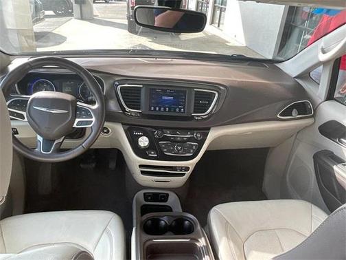 2018 Chrysler Pacifica Touring-L