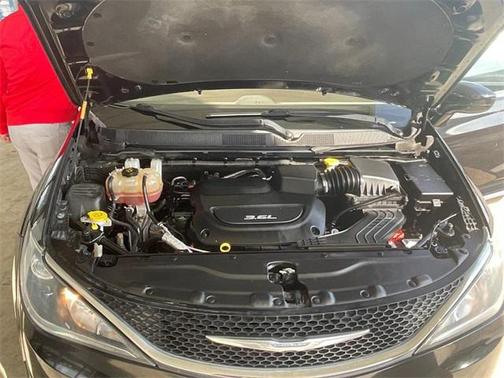 2018 Chrysler Pacifica Touring-L