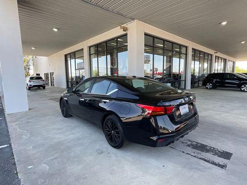 Super Black 2025 Nissan Altima 2.5 SV