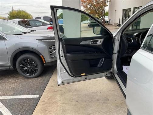 2020 Nissan Pathfinder SL 2WD