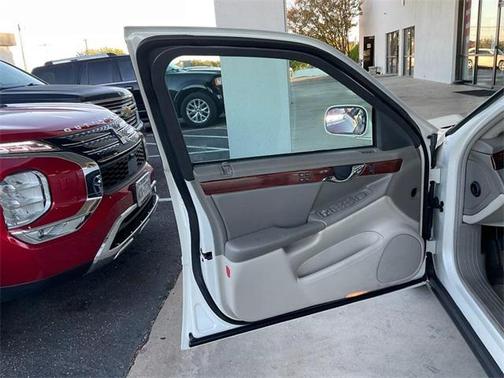 2003 Cadillac DeVille Base