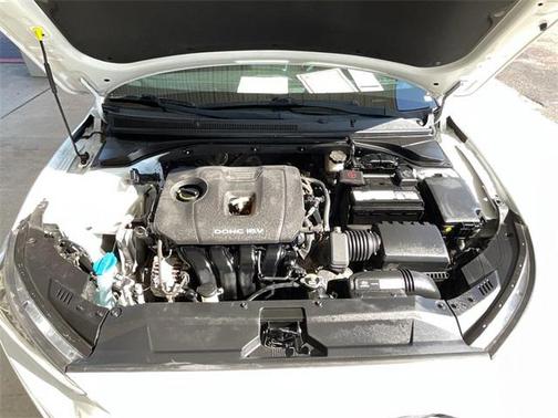 2019 Hyundai Veloster 2