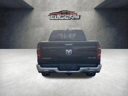 Diamond Black Crystal Pearlcoat 2019 RAM 1500 Laramie