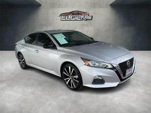 2022 Nissan Altima SR FWD