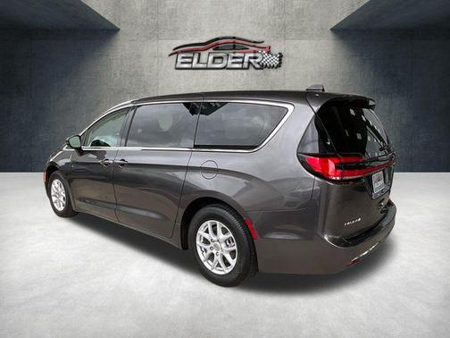 Granite Crystal Metallic Clearcoat 2023 Chrysler Pacifica Touring L