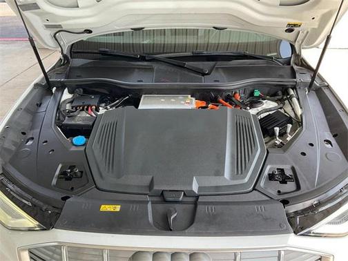 2019 Audi e-tron Premium Plus