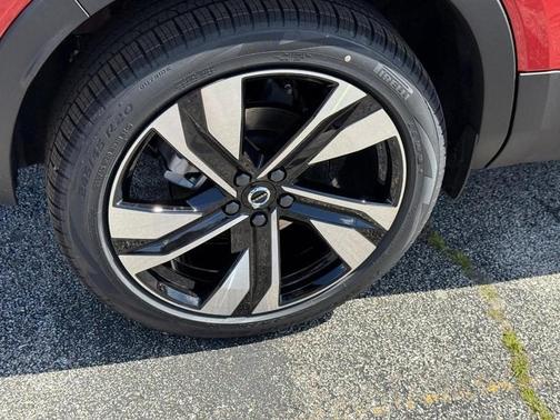 2025 Volvo XC40 B5 Ultra Dark Theme