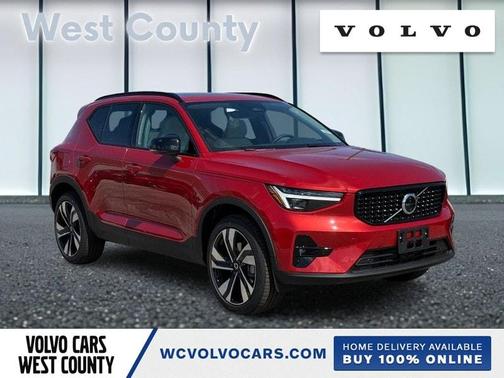 2025 Volvo XC40 B5 Ultra Dark Theme